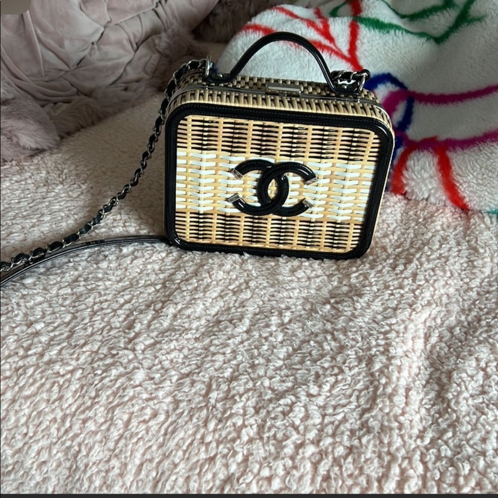 Chanel Vanity Rattan Wicker Bag. 💜 - Picture 6 of 6